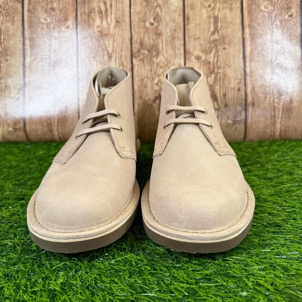 Clarks Shepton Chukka Boot Mens size 9.5 M Taupe Distressed Leather Lace Up